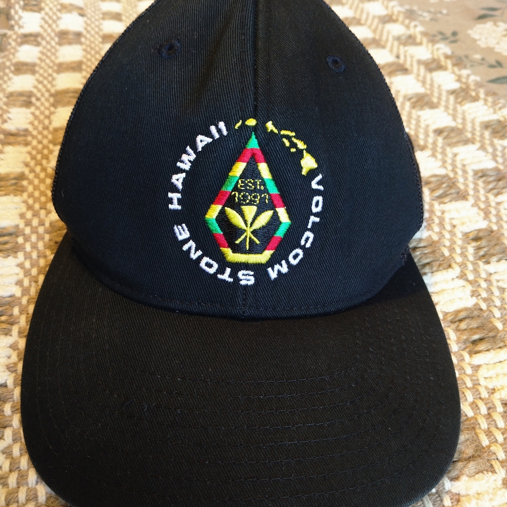 Volcom Stone Hawaii Rasta Black Red Yellow Green Trucker Hat Adjustable SnapBack